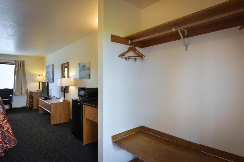 Deluxe Double Room with Sea View interior